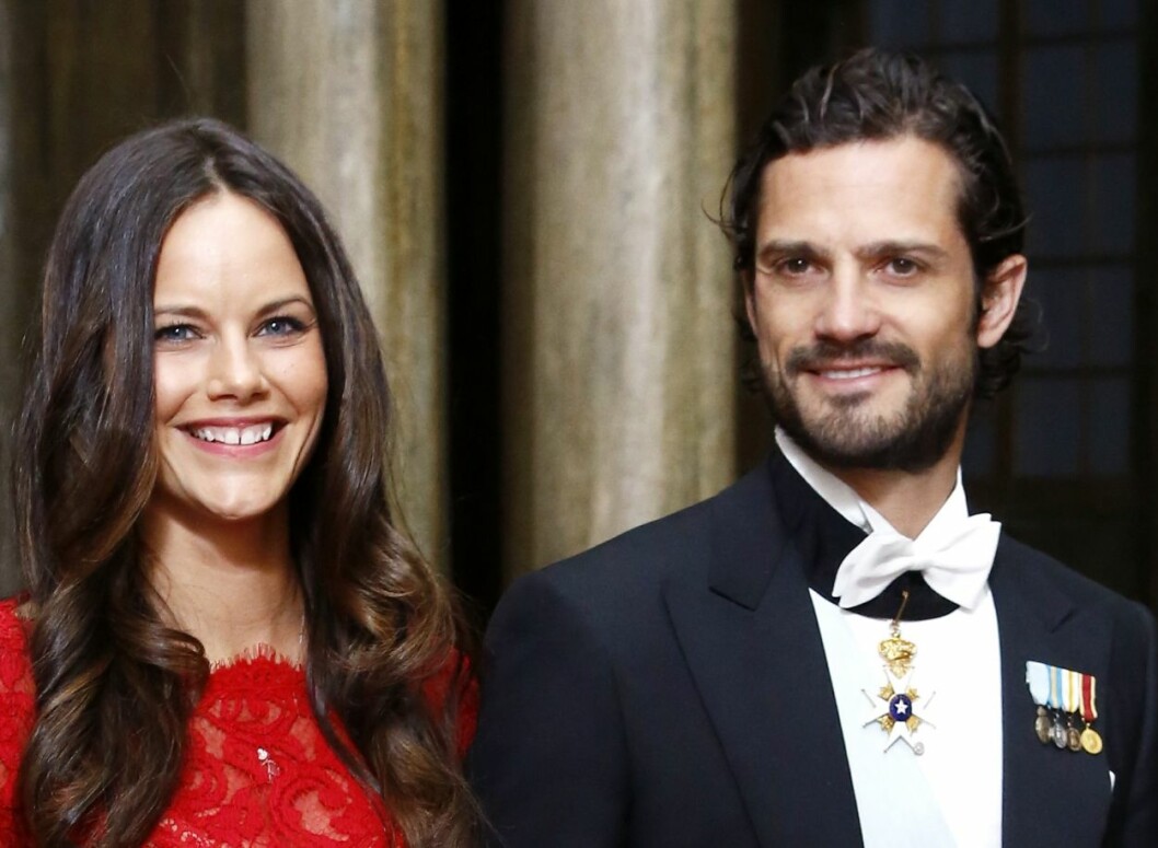 Sofia och Carl Philip får komma hand i hand till Nobelfesten också. Foto: All Over Press Sofia och Carl Philip får komma hand i hand till Nobelfesten också. Foto: All Over Press