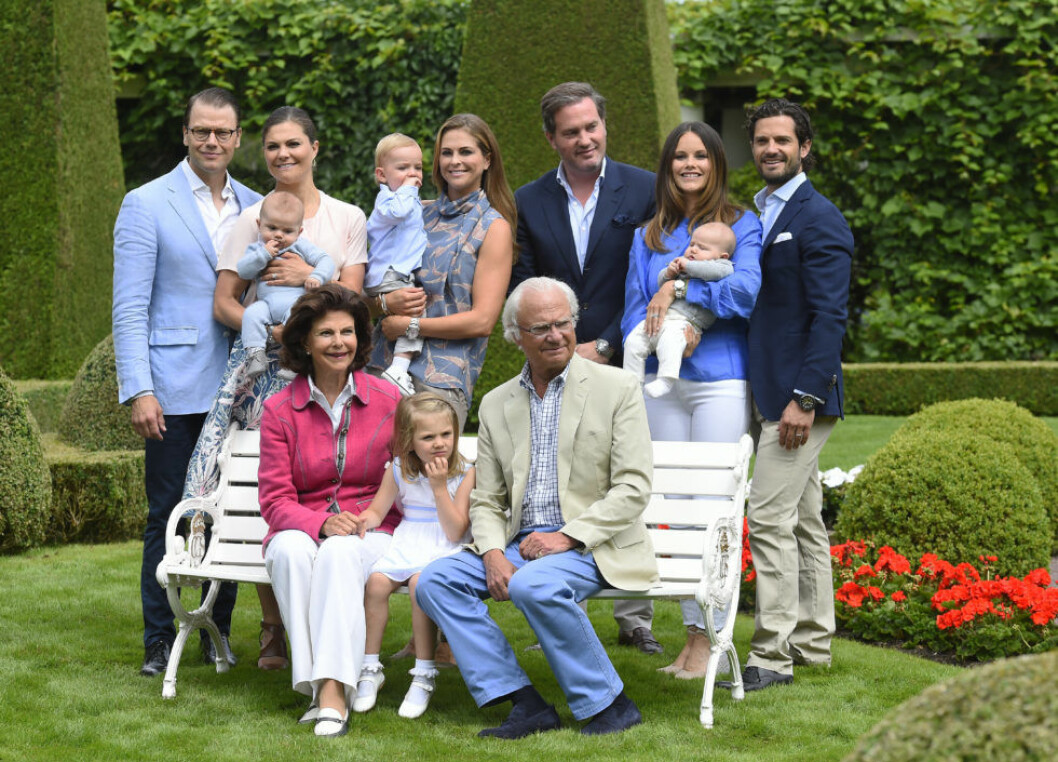 Grabbarna i kungafamiljen är lite avis på Carl Philip, medan mamma Silvia oroar sig när prinsen racear.
