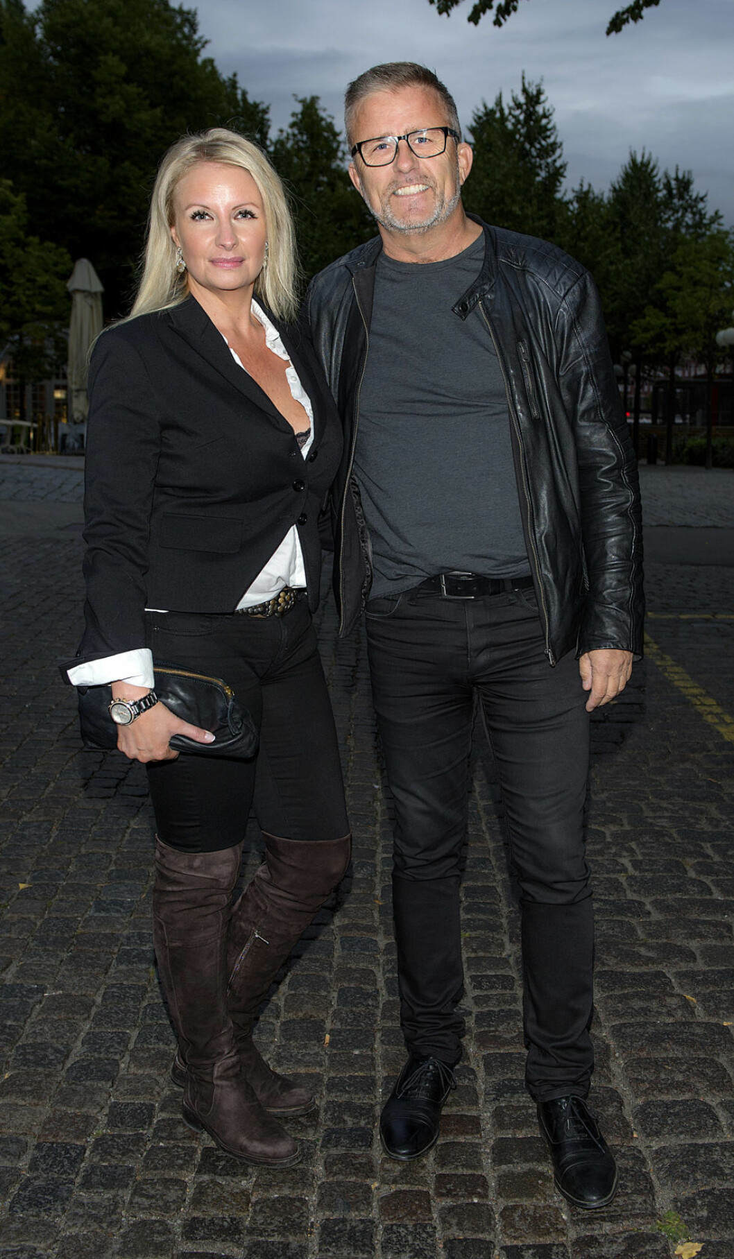 Jan Johansen gömde ringarna i fickan på skinnjackan. Jenny Sandberg och Jan Johansen Sverigefinalen av Mr & Miss Universum 2016 på Café Opera, Stockholm 16-08-28 Foto © Eero Hannukainen EEROBILD AB IBL