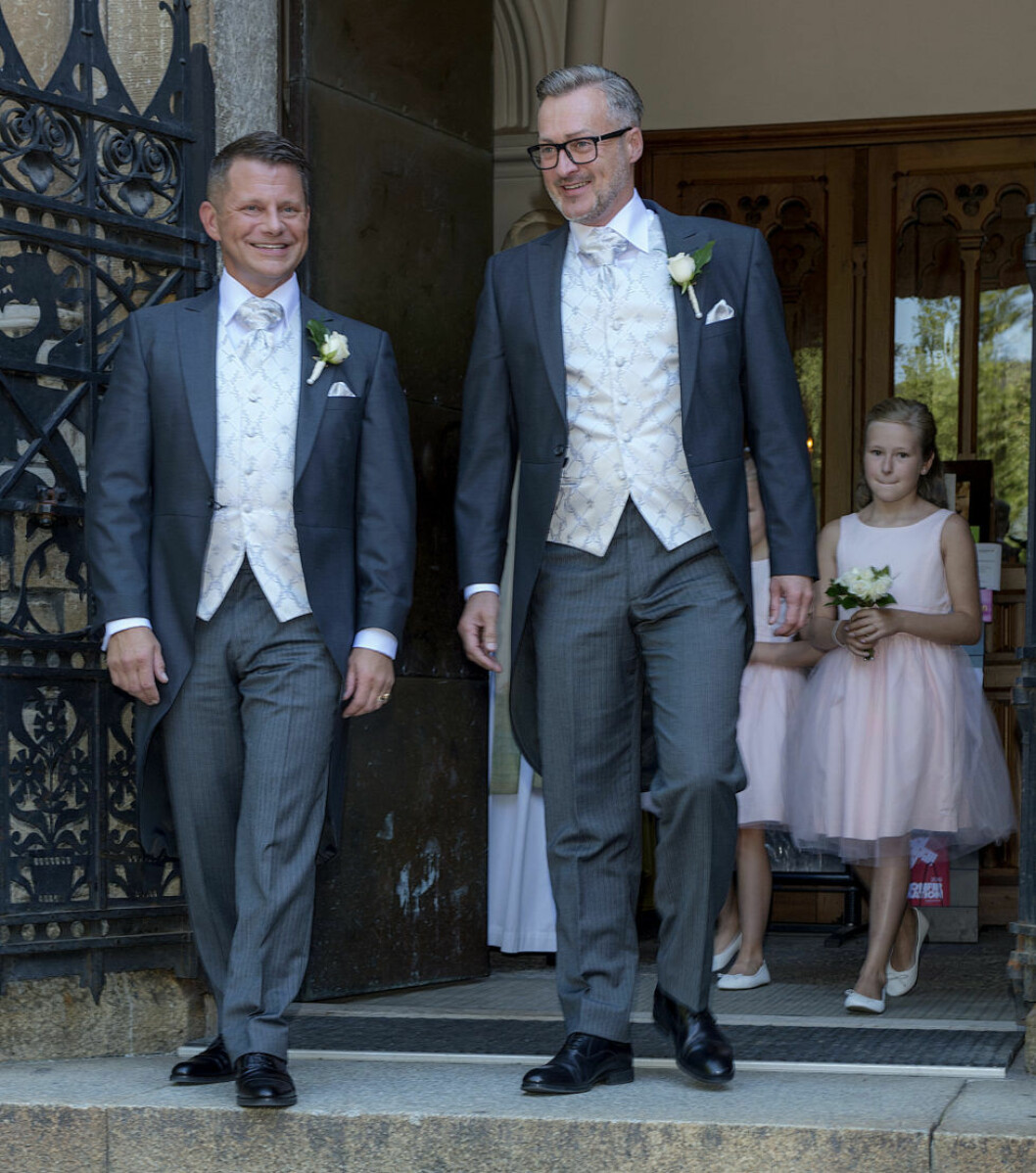 Sedan 2015 är Tony irving lyckligt gift med mannen i sitt liv – Alexander.