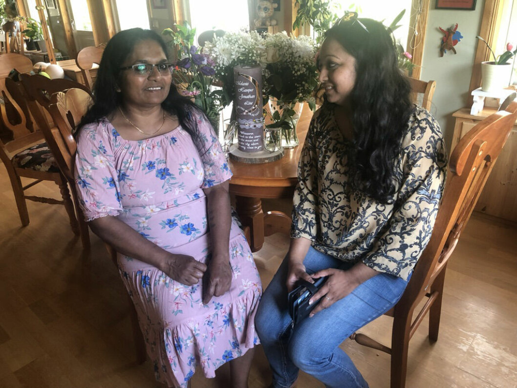 Efter 33 år återförenas mor och dotter igen. För Helen har separationen varit ett livslångt trauma som läktes först när de fick krama om varandra igen. Efter 33 år återförenas mor och dotter igen. För Helen har separationen varit ett livslångt trauma som läktes först när de fick krama om varandra igen.