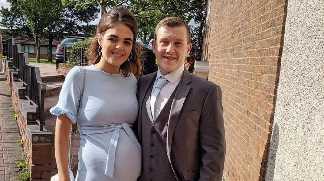 <strong>Mamma Chloé Wilby tycker skolans rutiner är dåliga, att isolera barn ute på skolgården under vintern är fel väg att gå.</strong> Mamman Chloé och Masons pappa tycker skolan gjort fel.