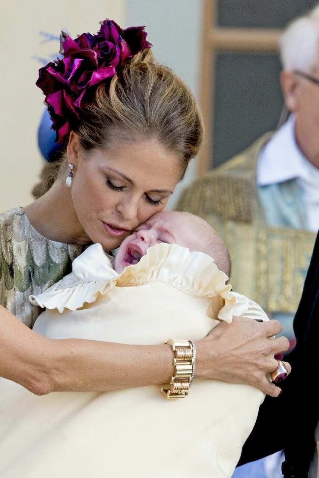 Foto: All Over Press 11-10-2015 STOCKHOLM BORGHOLM Princess Madeleine of Sweden and her husband Chris O?Neill after the christening of Prince Nicolas . Princess Madeleine of Sweden and her husband Chris O'Neill will have their newborn son Prince Nicolas baptised on Sunday 11 October.Nicolas will be christened in the royal chapel of Drottningholm Palace, located on the outskirts of Stockholm. It is the same place where his big sister Princess Leonore, who is now 18 months old, was also baptised last year. princess victoria and prince daniel and princess estelle Queen Silvia and King Carl XVI Gustaf of Sweden Princess Sofia and Prince Carl Philip COPYRIGHT ROBIN UTRECHT 2015/11/10 STOCKHOLM BORGHOLM na de doop van prins Nicolas. Prinses Madeleine van Zweden en haar man Chris O'Neill zal hebben hun pasgeboren zoon Prince Nicolas gedoopt op zondag 11 October.Nicolas zal worden gedoopt in de koninklijke kapel van Drottningholm Paleis, gelegen aan de rand van Stockholm. Het is dezelfde plaats waar zijn grote zus prinses Leonore, die nu 18 maanden oud, werd ook gedoopt vorig jaar. COPYRIGHT ROBIN UTRECHT prinses Victoria en Daniel Westling en prinses estelle Koningin Silvia en koning Carl XVI Gustaf van Zweden Princess Sofia en prins Carl Philip All Over Press