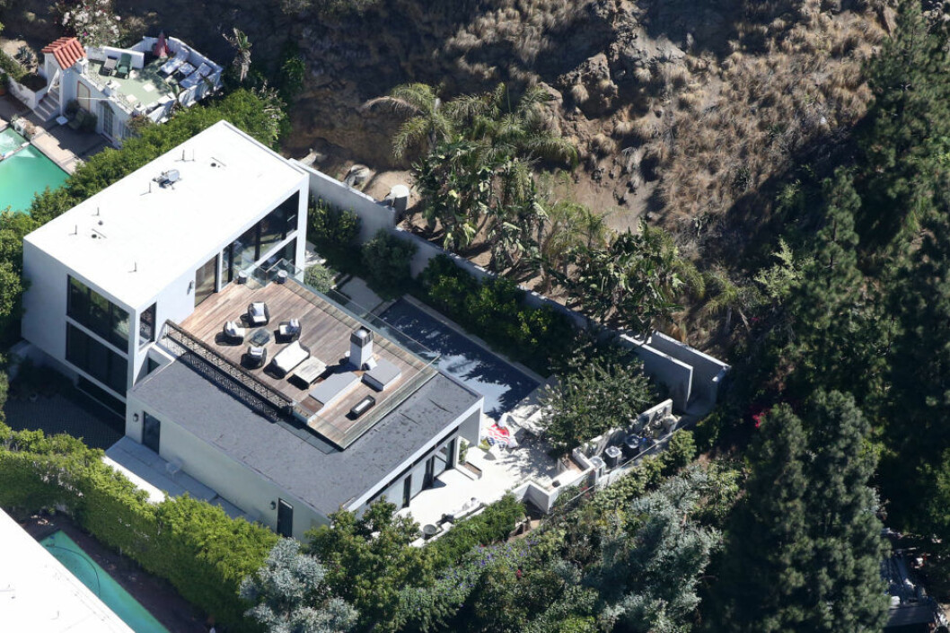 Kendall Jenners hus där stalker sprang genom grinden. Kendall Jenners hus där stalker sprang genom grinden.