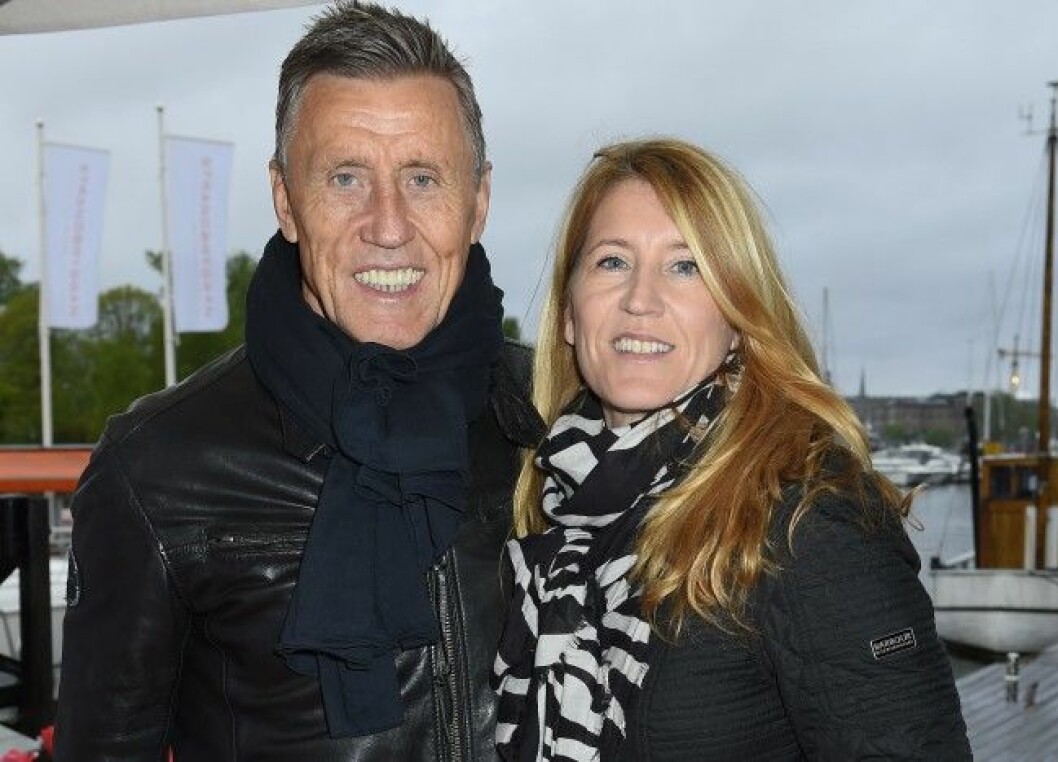 Börje Salming och Pia Lindahl har fått en arg husköpare på halsen.