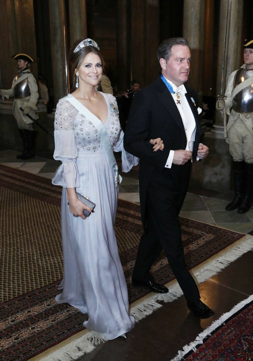 Madeleine och Chris flögs in från London för att närvara vid det viktiga statsbesöket från Kanada. Här är prinsessparet på bankett på slottet. Vackra och representativa. Madeleine och Chris på bankett på slottet.