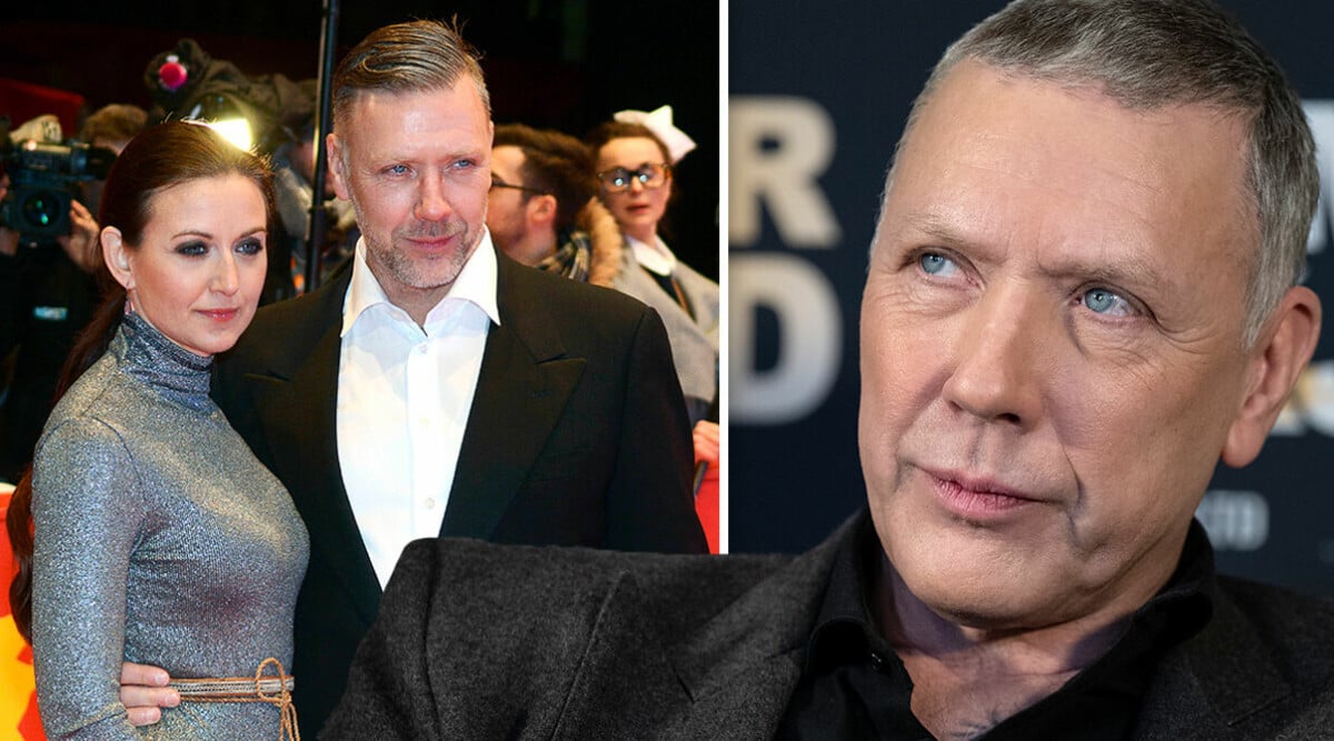 Här visar Mikael Persbrandt, 60, upp sin nya piercing – bilderna visar