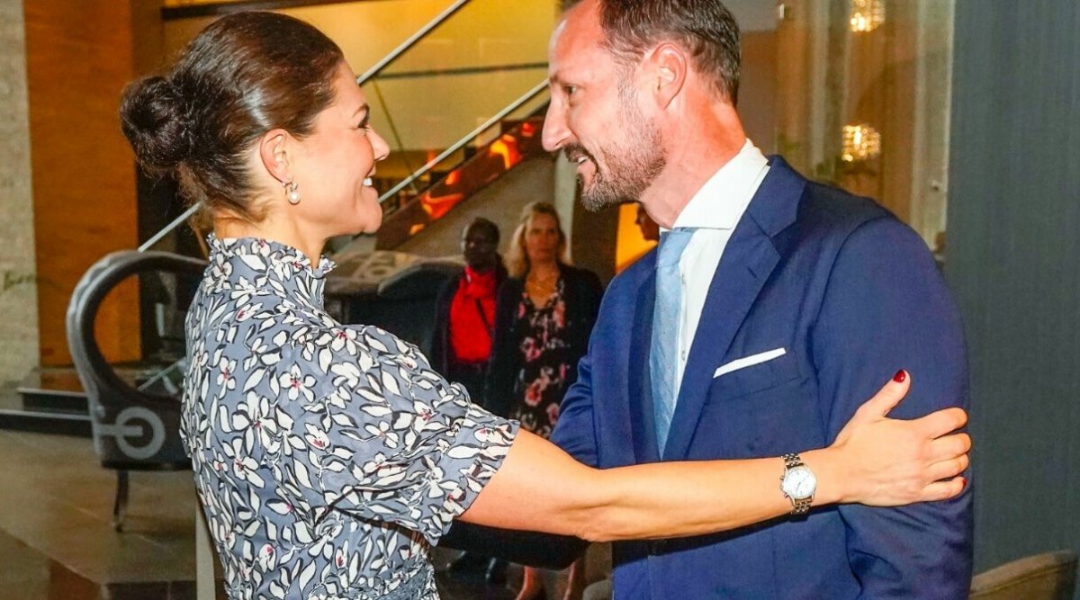 HEMLIGA SMSEN! Relationen mellan Victoria och Haakon avslöjad