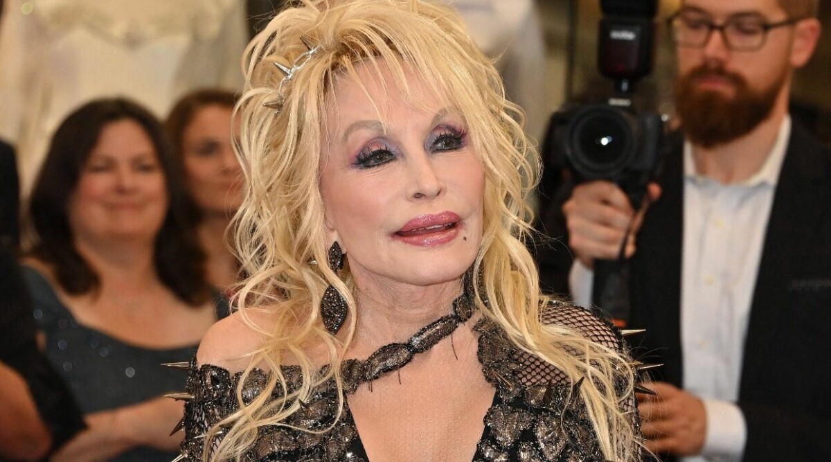 Dolly Parton svårt sjuk – tillståndet allvarligt • Systern vid hennes sida: ”Be med mig”