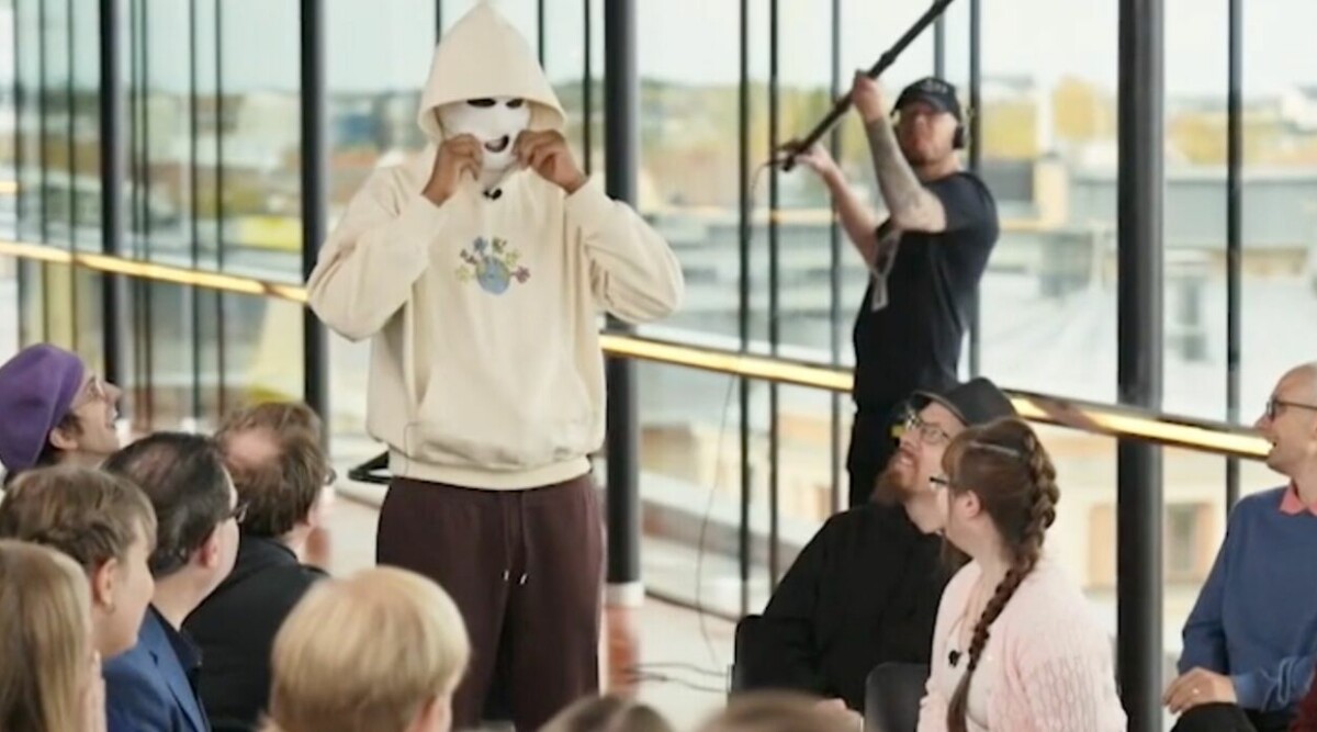 Här tar 1.Cuz av sig masken – alla jublar i älskade SVT-programmet