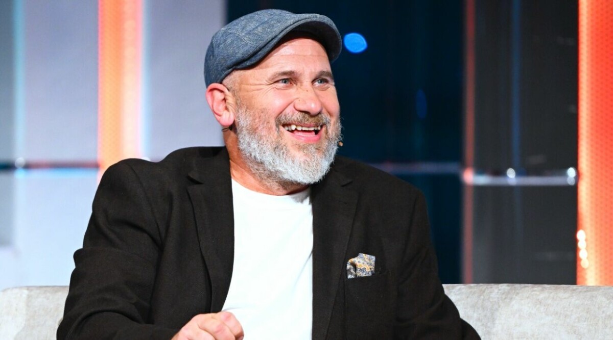 Markoolios hemliga relation med radioprofilen • Bilderna avslöjar barnlyckan!