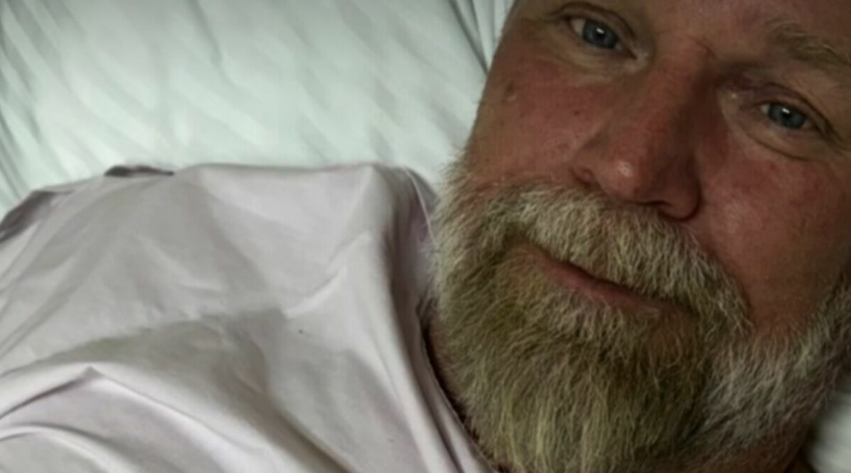 Svenska tv-profilen inlagd på sjukhus • Plågsamma smärtan: "Visste att något var riktigt fel"