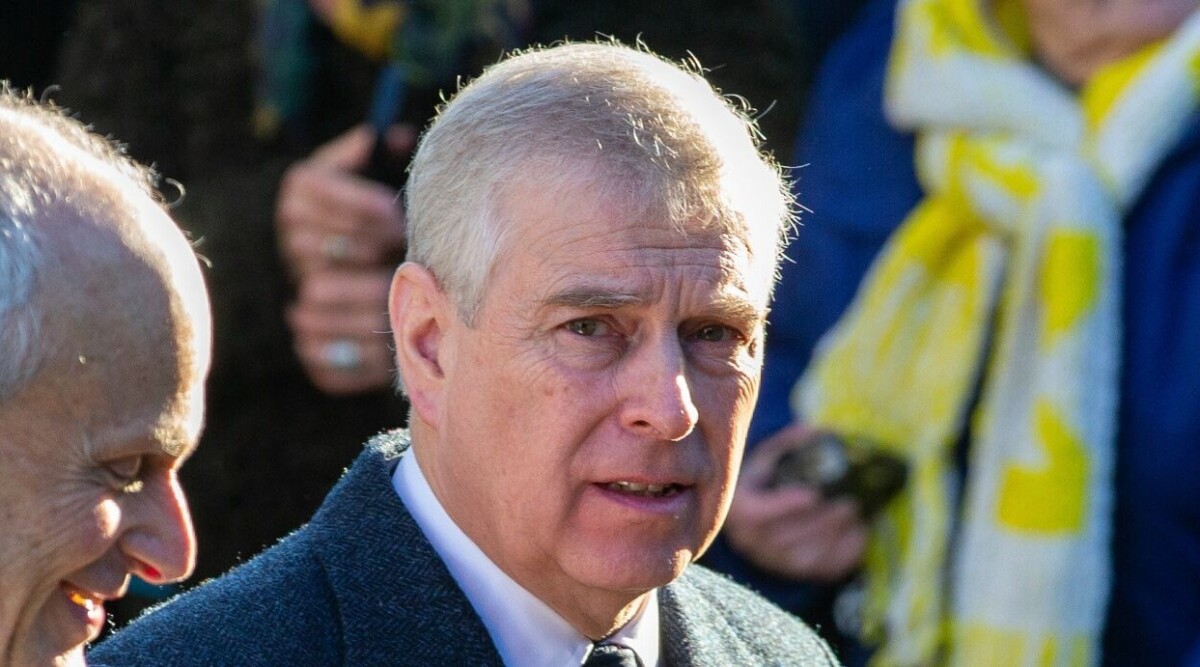 Chockbilderna på skandalprinsens nya hem – tvingas lämna slottet: ”Skokartong”