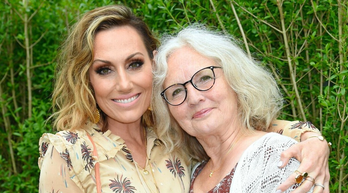 Lina Hedlunds 75-åriga mamma fast utan el – stora hjälplösheten: ”25 minus”