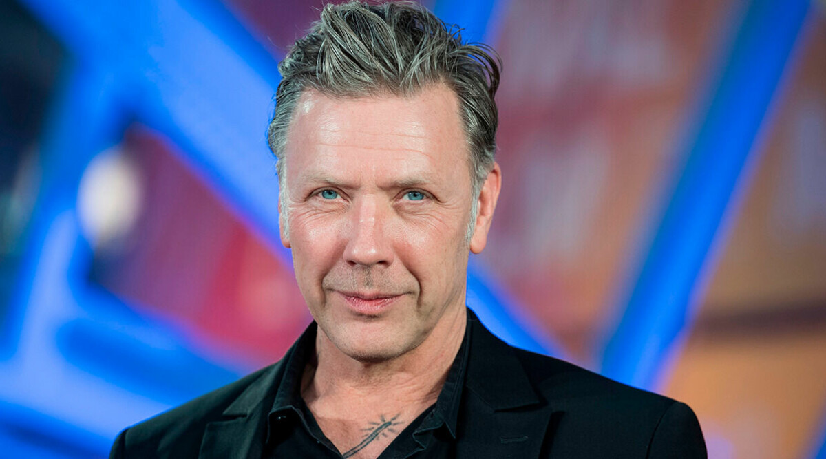 Mikael Persbrandt stoppad av polis – körde nya vrålåket: ”Det var..”