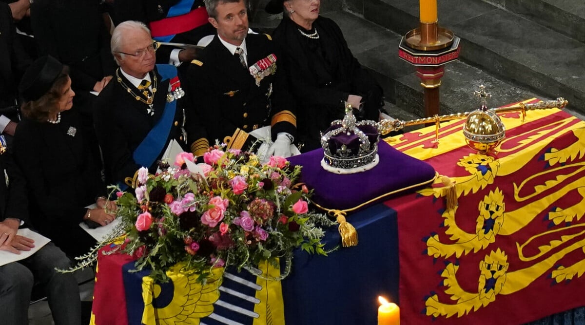 Kusliga detaljen framför Carl Gustaf och Silvia – upptäckten på kistan