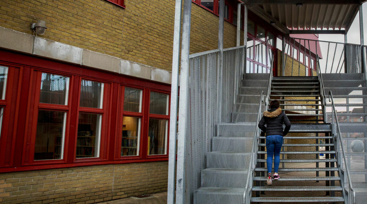 Två flickor misshandlade på skola i Bromma