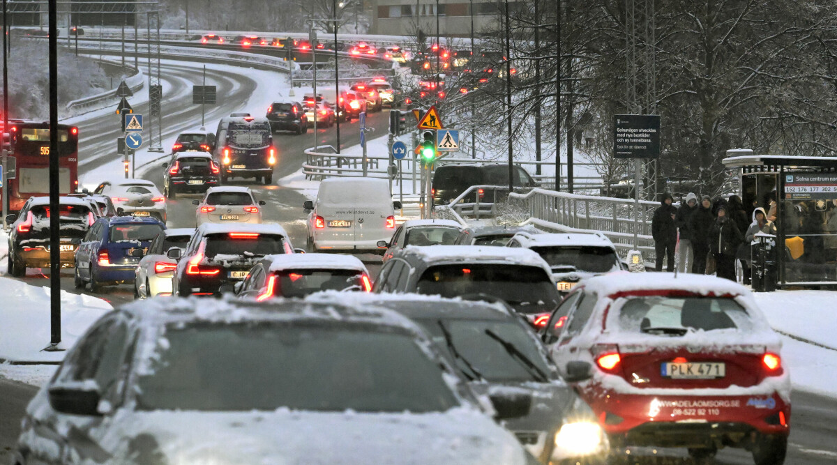 Halka, snöfall och blåst i jultrafiken – SMHI varnar