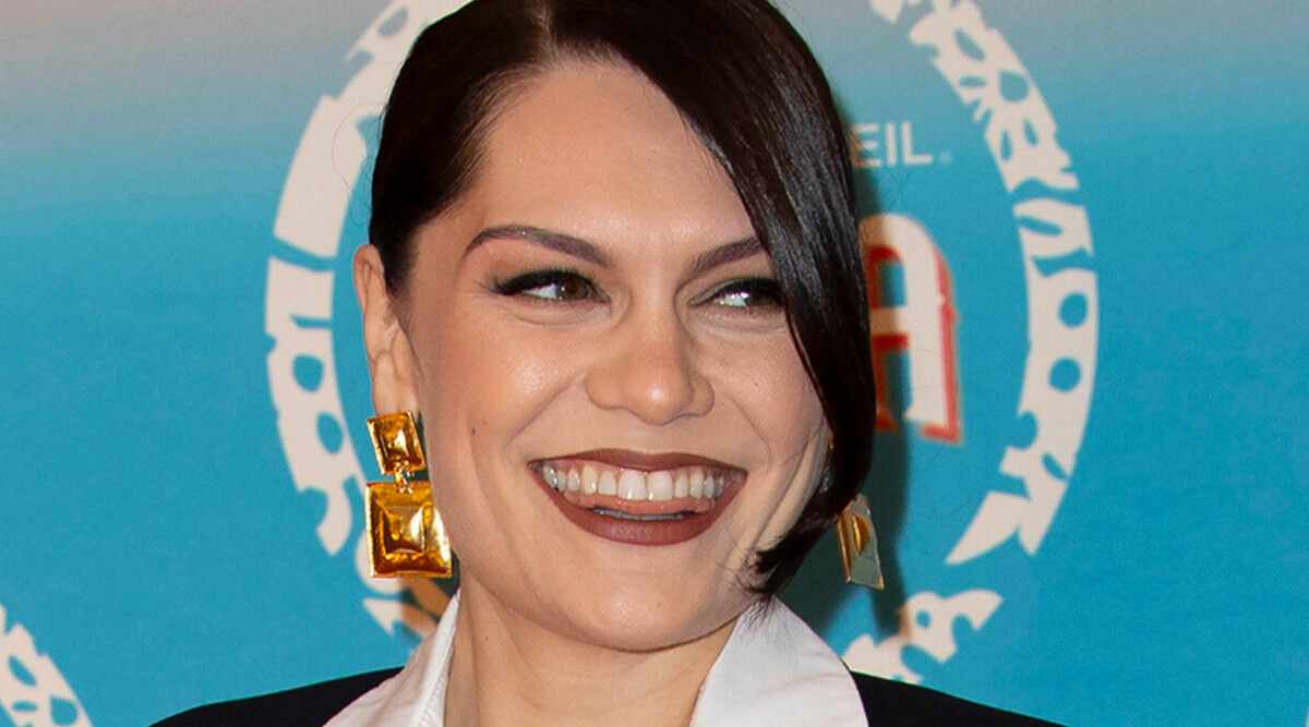 Artisten Jessie J är gravid – orden om lyckan: ”Så glad och livrädd”