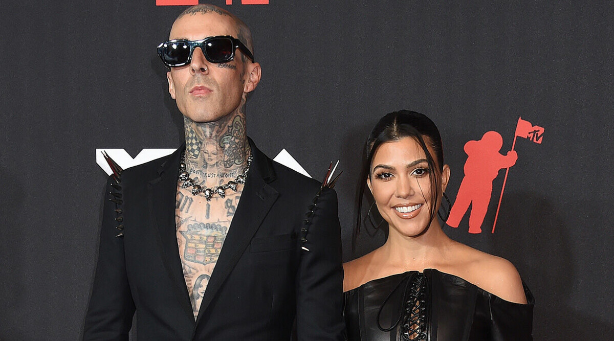 Kourtney Kardashian och Travis Barker väntar barn – storslagna avslöjandet