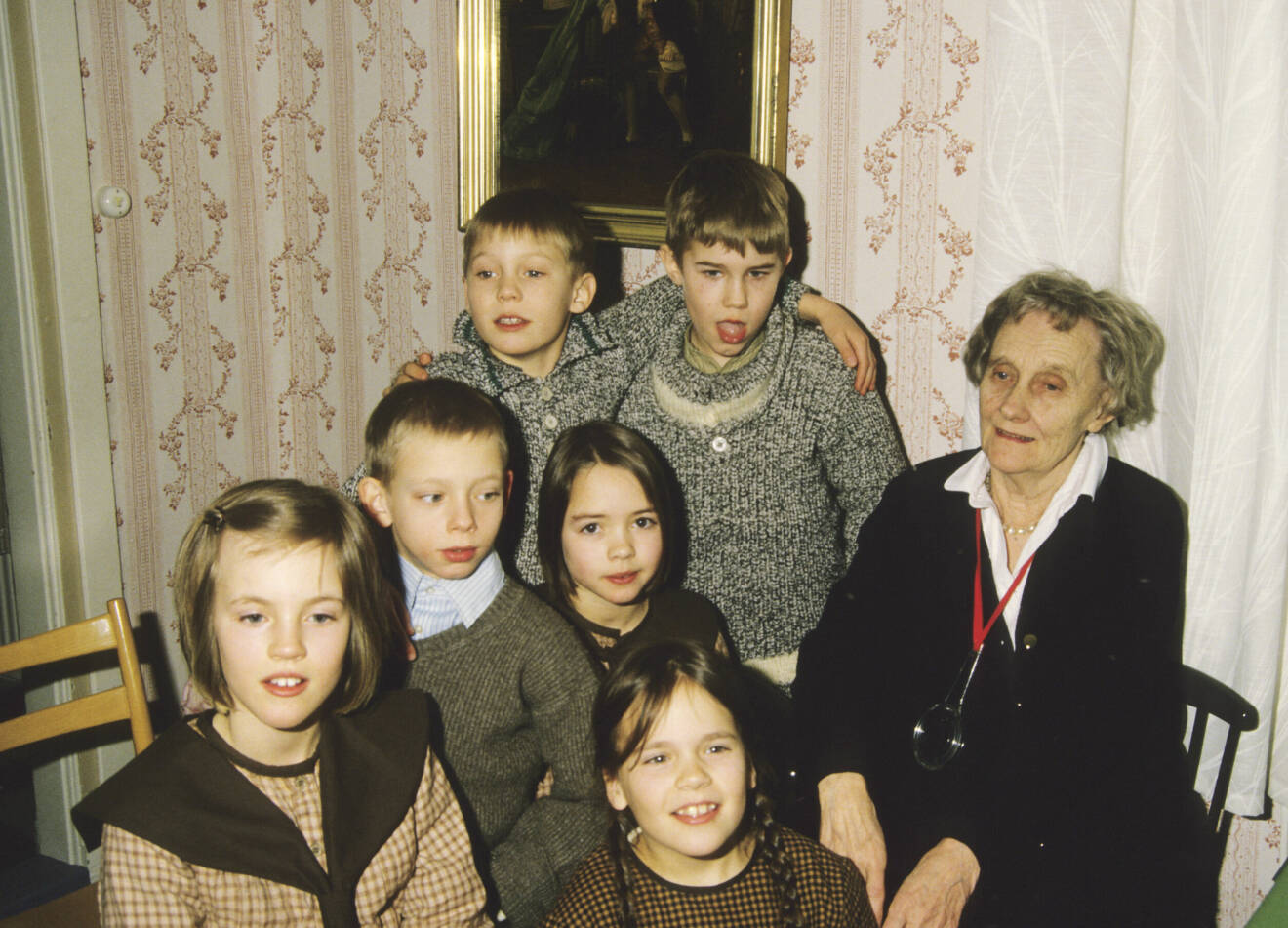 Astrid Lindgren med Barnen i Bullerbyn år 1986.