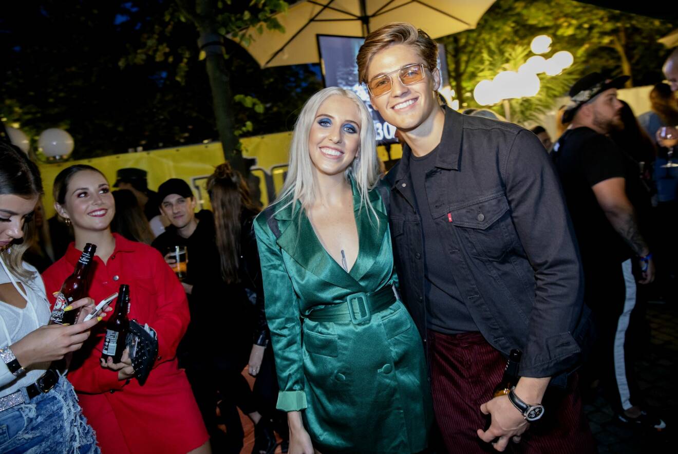 Filip Lamprecht med dåvarande flickvännen Peg Parnevik på Rockbjörnens efterfest år 2018.