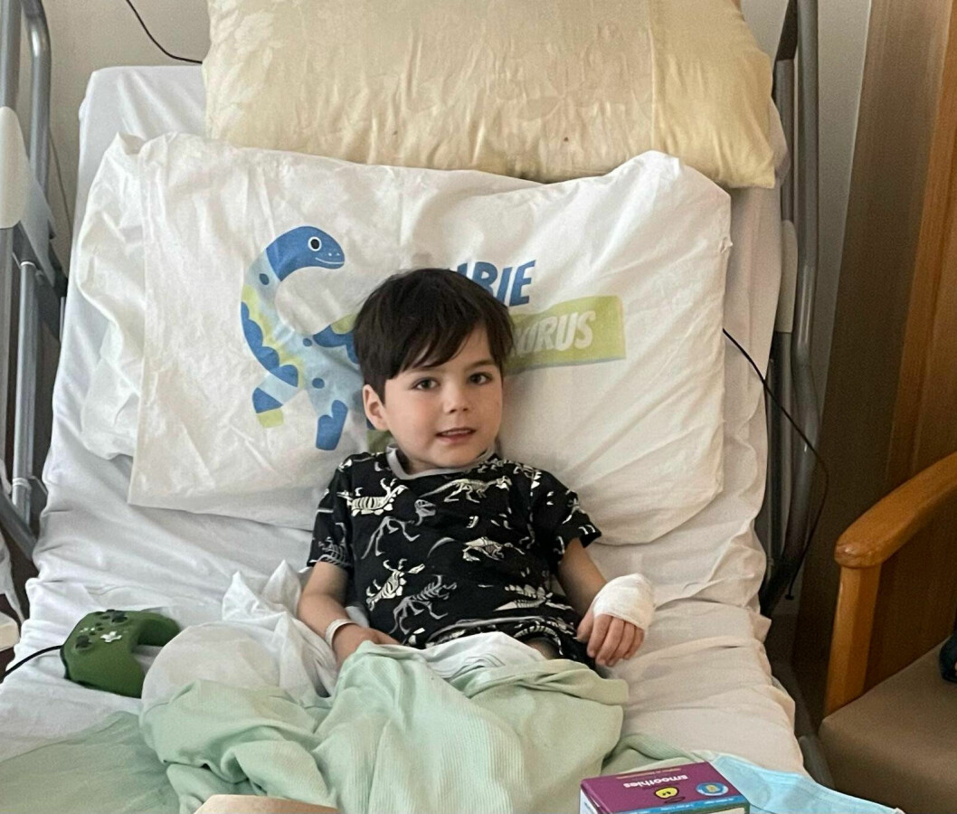 Albie, 5, lider av CBS. En sjukdom som gör att han att han knappt kan andas frisk luft.