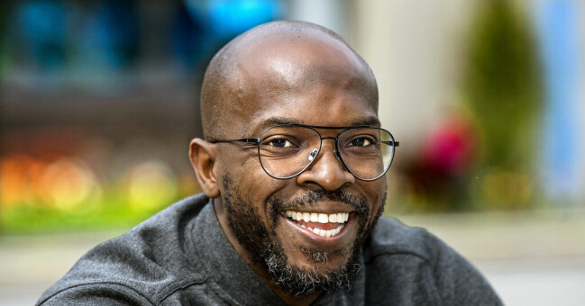 Kodjo Akolor byter Melodifestivalen mot Let's dance. Kodjo Akolor