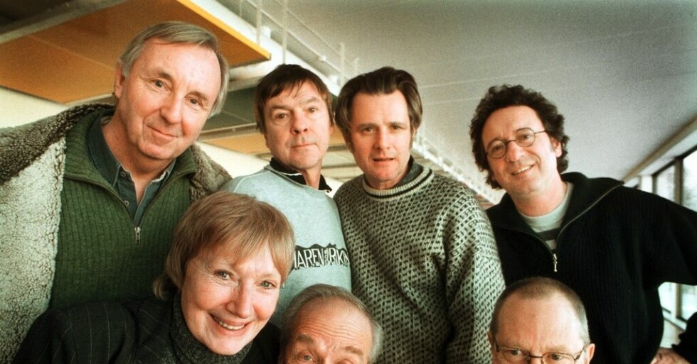 Kerstin Tidelius tillsammans med delar av SVT:serien "Hem till byns" ensemble. Arkivbild.