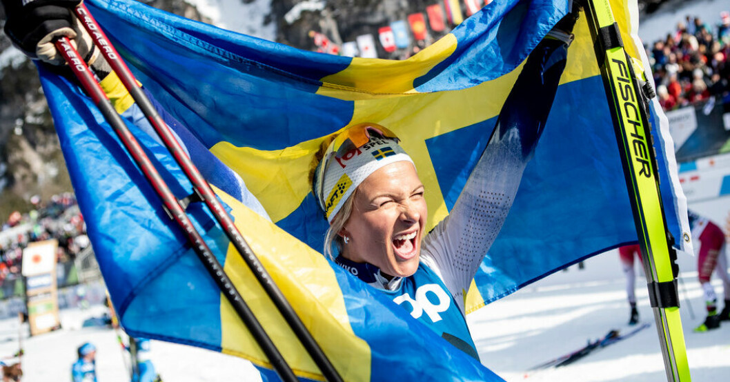 Frida Karlsson tog VM-guld i skiathlon.