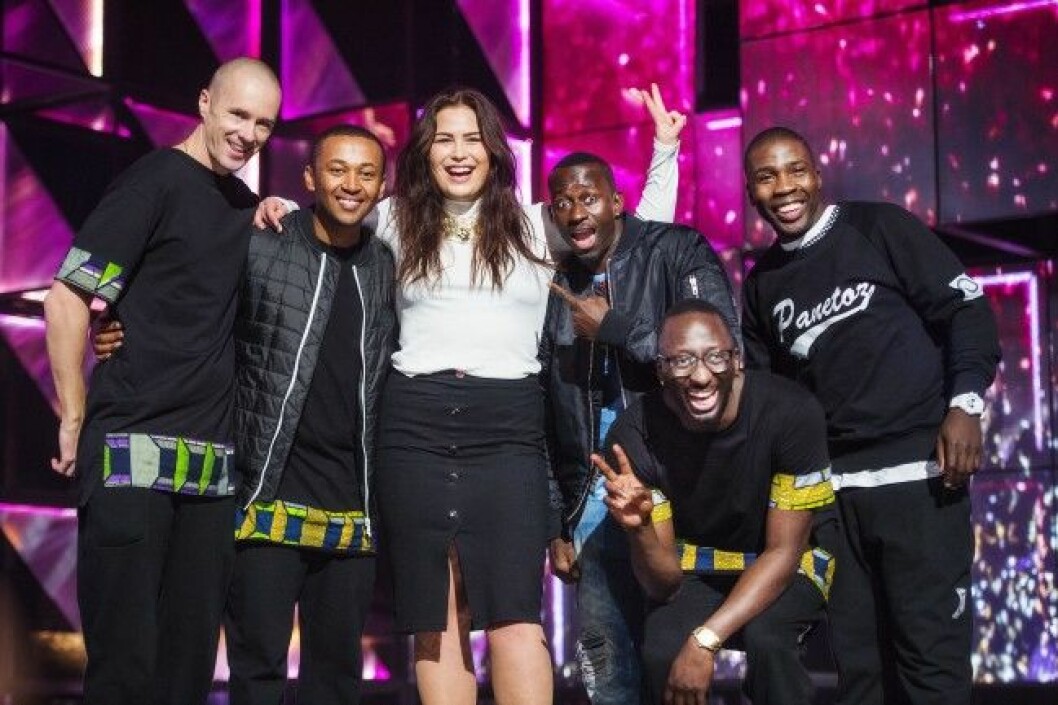 Molly Pettersson Hammar och killarna i “Panetoz”. Molly Pettersson Hammar möter "Panetoz" i en duell, Melodifestivalen 2016, Andra chansen i Halmstad 2016-03-03 (c) WIXTRÖM PETER / Aftonbladet / IBL Bildbyrå * * * EXPRESSEN OUT * * * AFTONBLADET / 85326