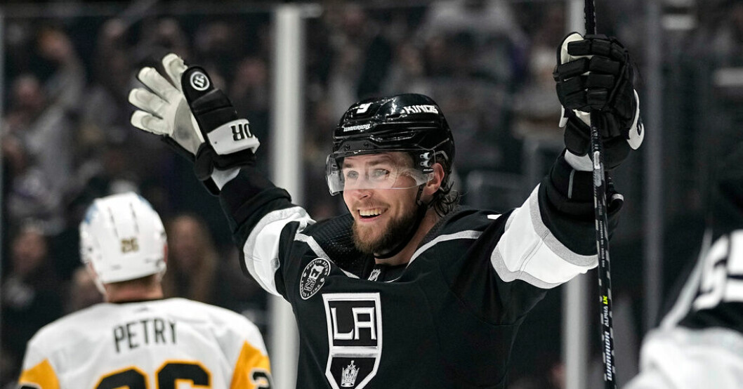 Adrian Kempe jublade efter sitt tredje mål för kvällen. Kempe historisk – gjorde fyra raka mål