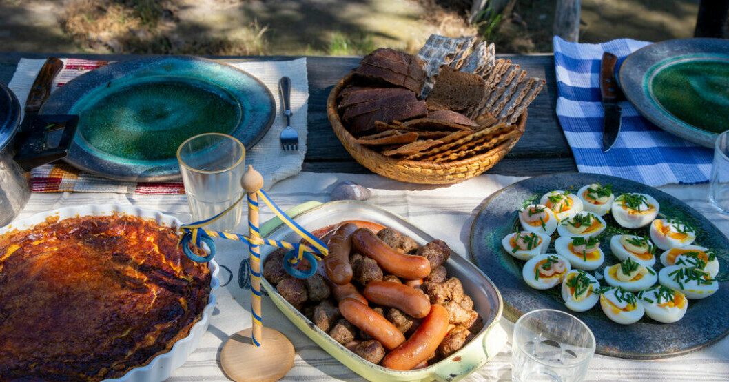 Ägg, sill och bröd har blivit rejält mycket dyrare. Arkivbild. Så mycket dyrare har din midsommarkasse blivit