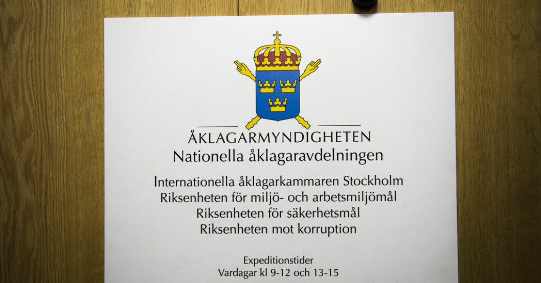 Åklagare vid Nationella åklagaravdelningen har lett utredningen. Man åtalas för utpressning i kidnappningsärende