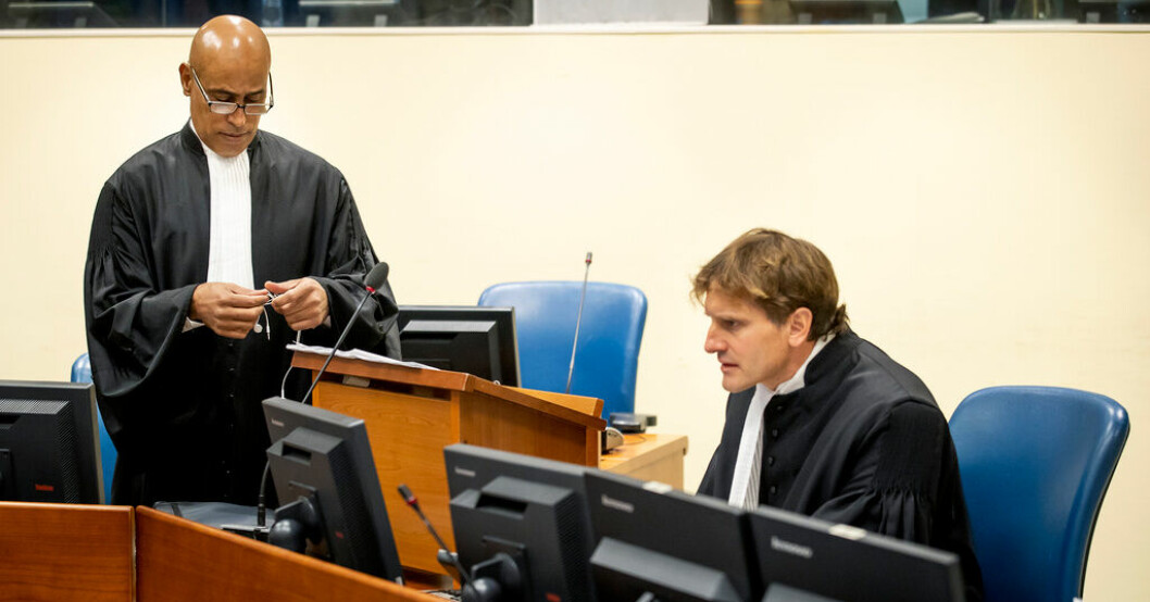 Åklagarna Rashid Salim Rashid, till vänster, och Rupert Elderkin i FN-domstolen i Haag i september förra året. Arkivbild. Folkmordsanklagad klarar inte rättegång