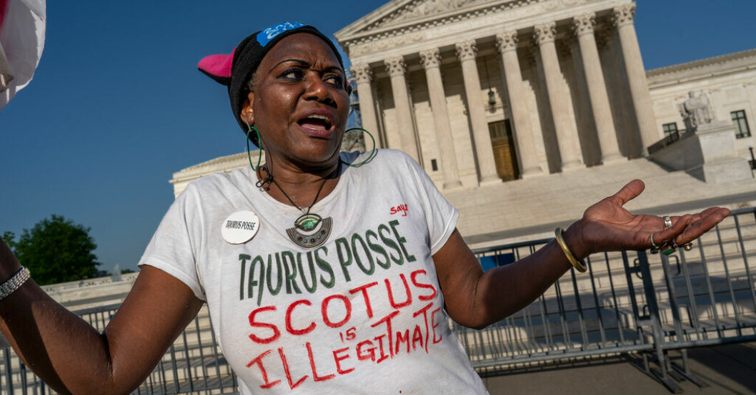 Aktivisten Nadine Seiler demonstrerar utanför Högsta domstolen i Washington|DC, USA. USA väntar på utslag om abortpiller