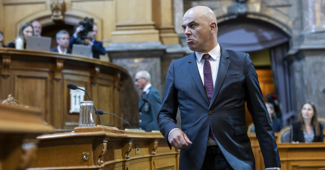 Alain Berset försvarade sig i förbundsförsamlingen. Ilska i Schweiz parlament efter bankhaveriet