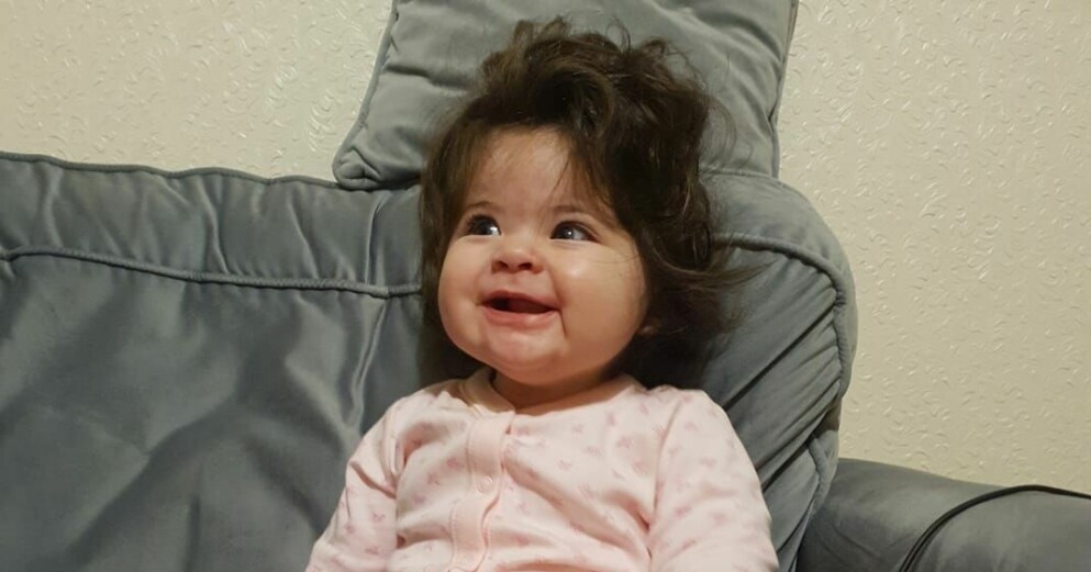 Alanah Wilkins, 1, har med tiden låtit barret växa ut och i dag blomstrar det som aldrig förr. Alanah Wilkins