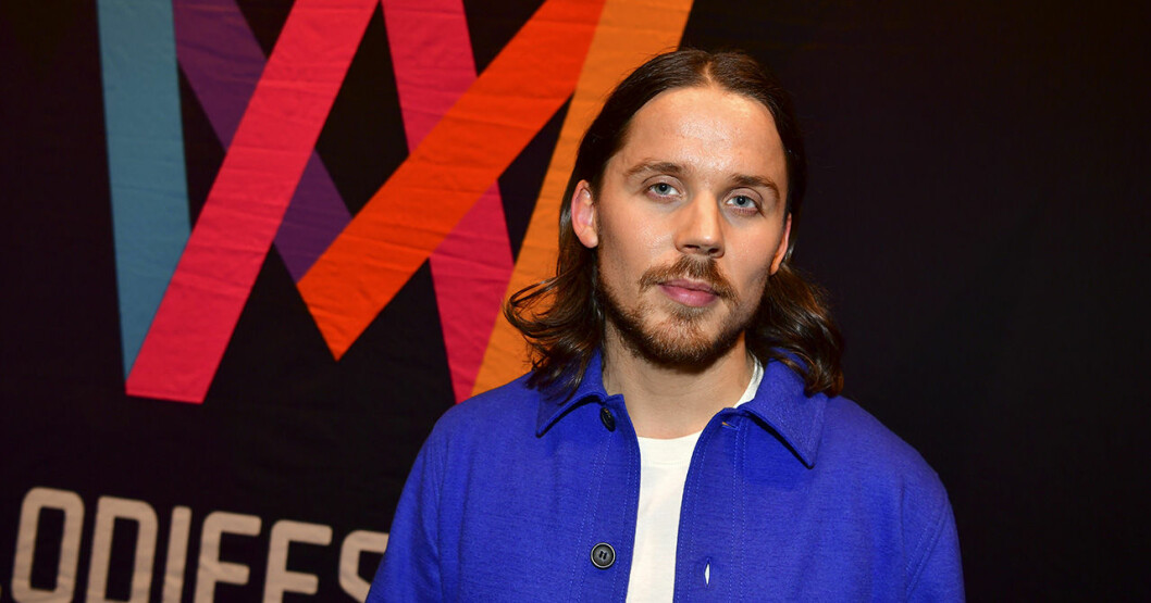 Albin Johnsén. Albin Johnsén under SVTs presentation av de artister som ska tävla i Melodifestivalen 2020.