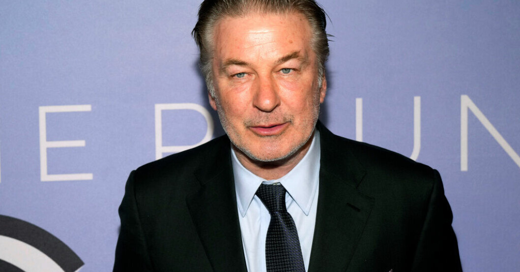Alec Baldwin står åtalad för vållande till annans död efter en olyckshändelse vid en filminspelning. Arkivbild. Baldwin slipper vittna i rätten