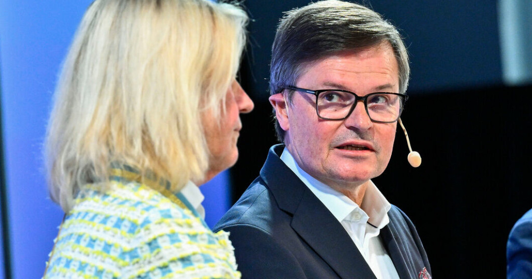 Alectas styrelseordförande Ingrid Bonde får fortsatt förtroende, säger överstyrelsens ordförande Kenneth Bengtsson på en pressträff. Alectas vd och styrelse får ansvarsfrihet