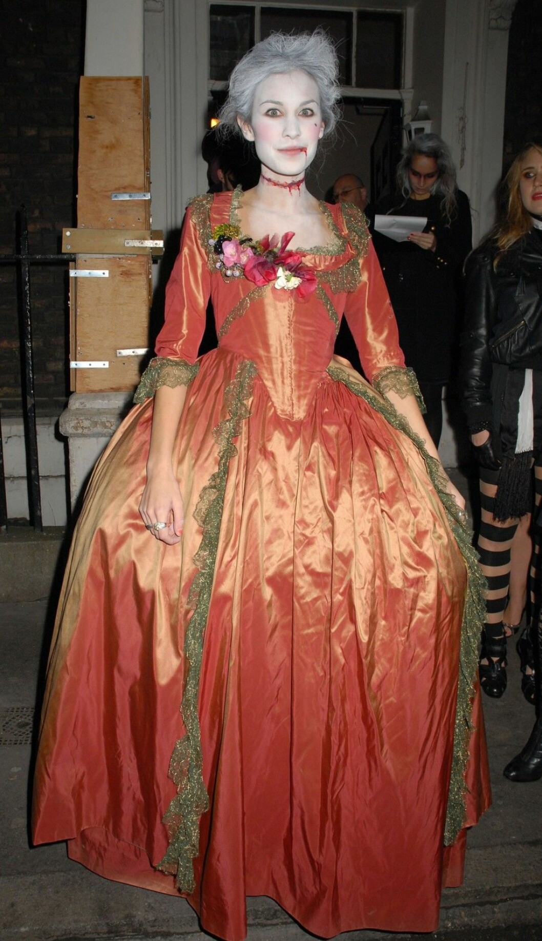 Foto: All Over Press Alexa Chung at Browns Focus Halloween Party at the House of St Barnabas in Soho. London, England, USA - 01.11.08 Featuring: Alexa Chung Where: London, United Kingdom When: 01 Nov 2008 Credit: WENN
