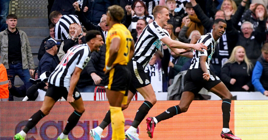 Alexander Isak jublar efter ledningsmålet. Isak målskytt när Newcastle slog "Wolves"