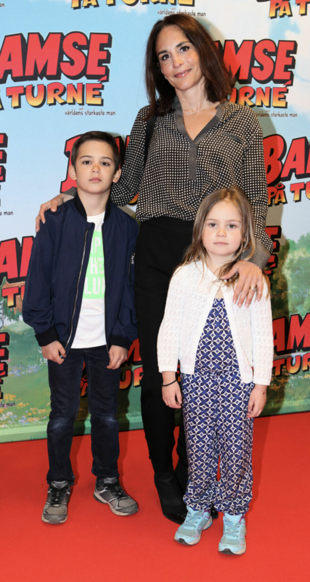 Alexandra med barnen Elmer och Blanca på röda mattan år 2016. Alexandra Rapaport med barnen Elmer och Blanca