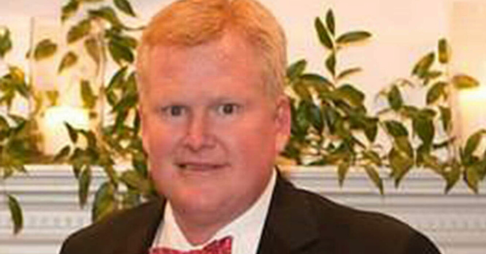 Alex Murdaugh driver en känd advokatfirma i South Carolina. Familjen uppges ha många fiender och polisen misstänker att gärningsmannen kan vara en person som ingått i ett rättsligt fall och vill hämnas. Alex Murdaugh