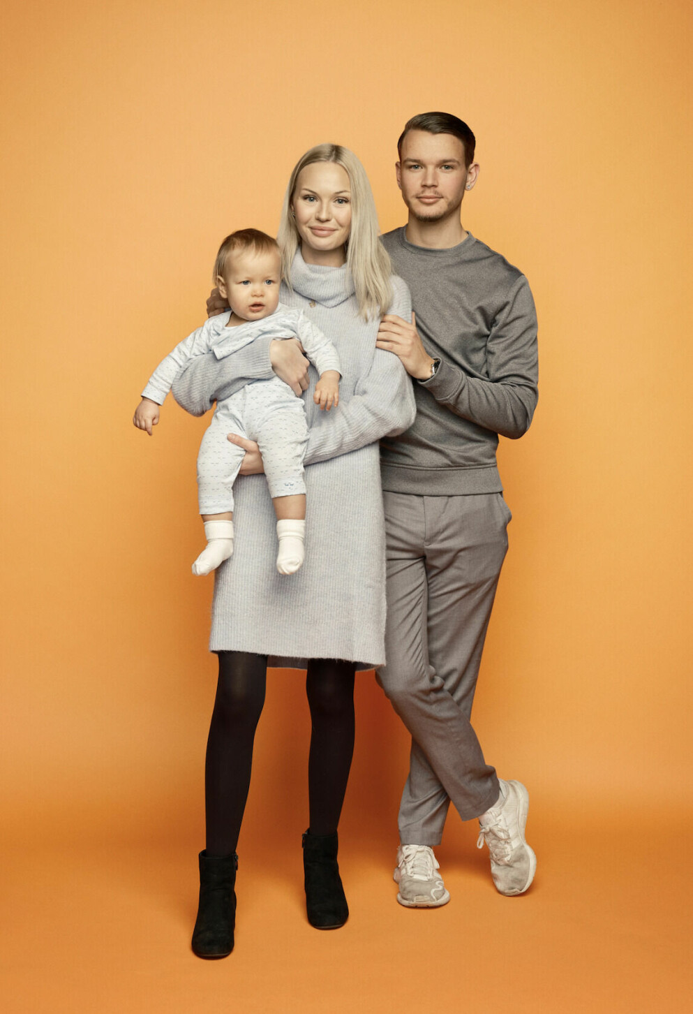 Alice Andersson, Sebastian Forsberg och Hugo. Alice Andersson och Sebastian Forsberg med Hugo