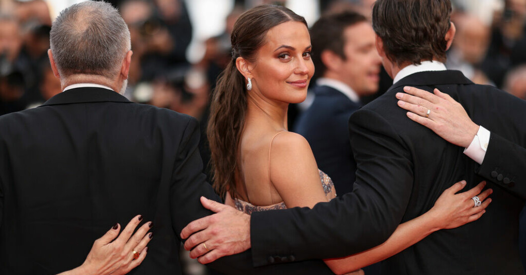 Alicia Vikander på röda mattan i Cannes inför premiären av "Firebrand". Alicia Vikander i drama om överlevnad