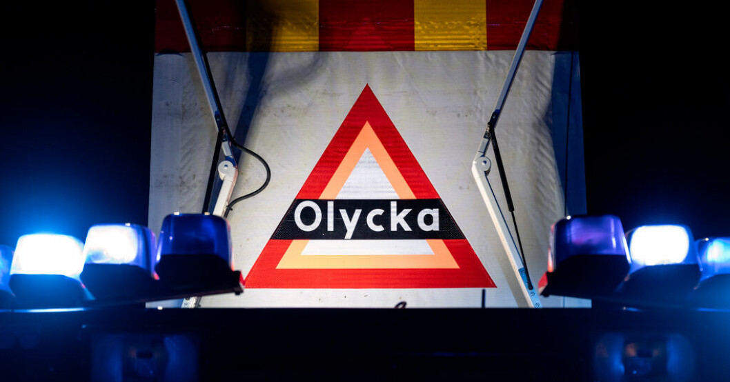 Allvarlig trafikolycka – buss och bil övertända: ”Explosioner”