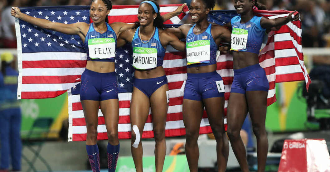 Allyson Felix, English Gardner, Tianna Madison och Tori Bowie firar guldet i OS i Rio de Janeiro 2016. Arkivbild. Efter dödsfallet – vill se bättre mödravård för svarta