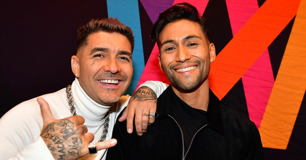 Mendes och Alvaro Estrella . Mendes och Alvaro Estrella under SVTs presentation av de artister som ska tävla i Melodifestivalen 2020.